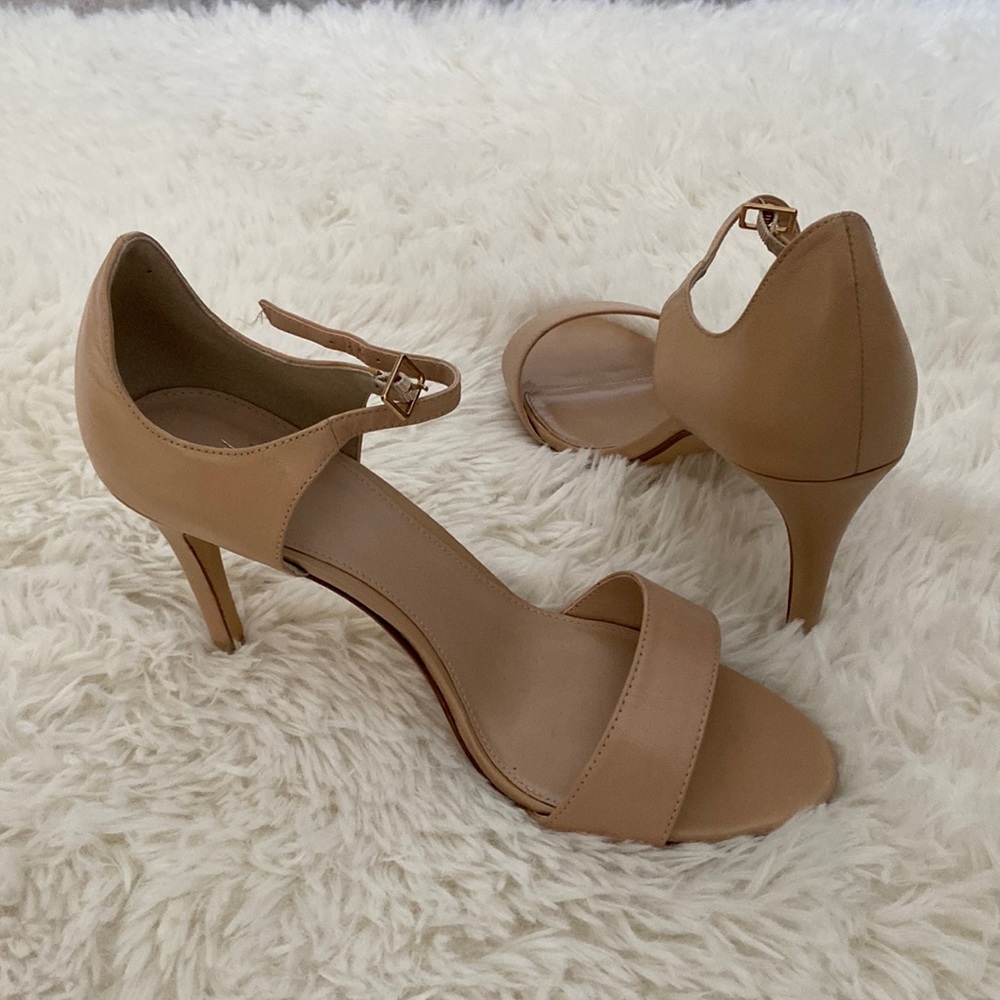 NWOT Kate and Mel Nude high heel